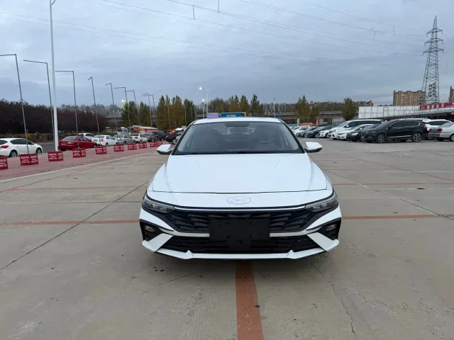 Hyundai Elantra — Фото автомобиля 2
