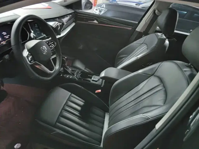Volkswagen Passat — Фото автомобиля 14