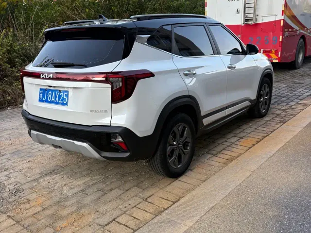 Kia Seltos — Фото автомобиля 3