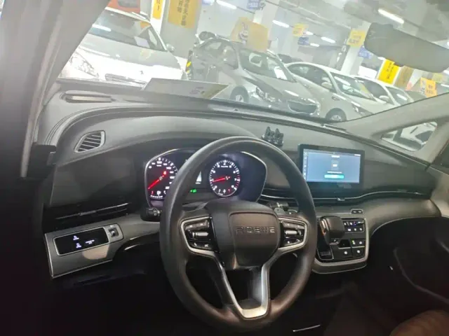 Roewe iMAX8 — Фото автомобиля 9