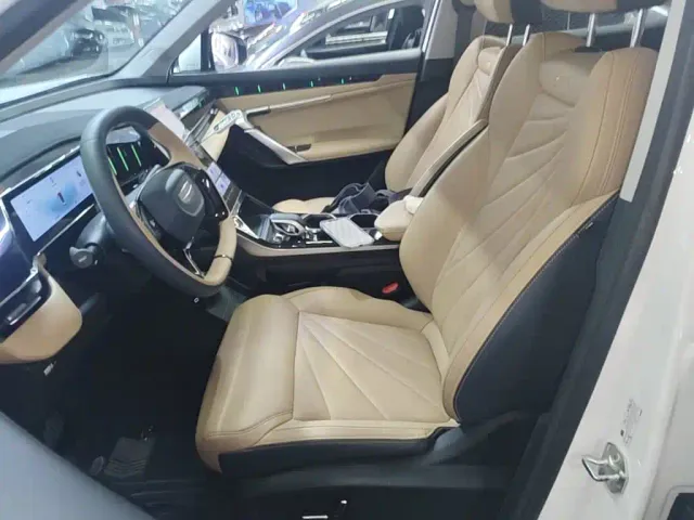 Geely Boyue L — Фото автомобиля 14