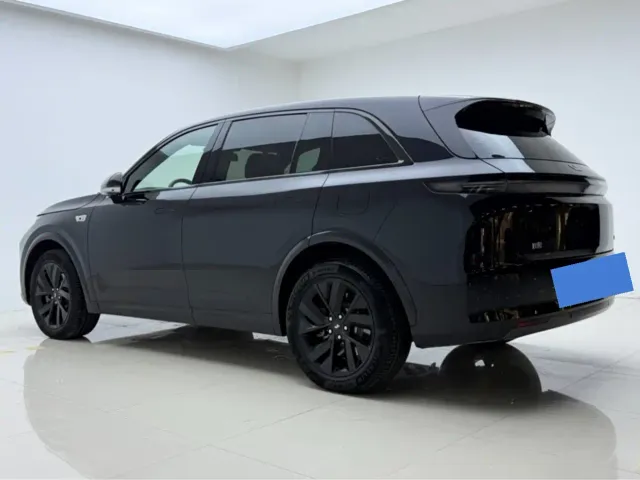 Li Auto L7 — Фото автомобиля 13