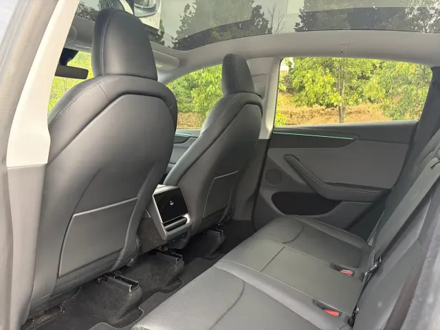 Tesla Model Y — Фото автомобиля 12
