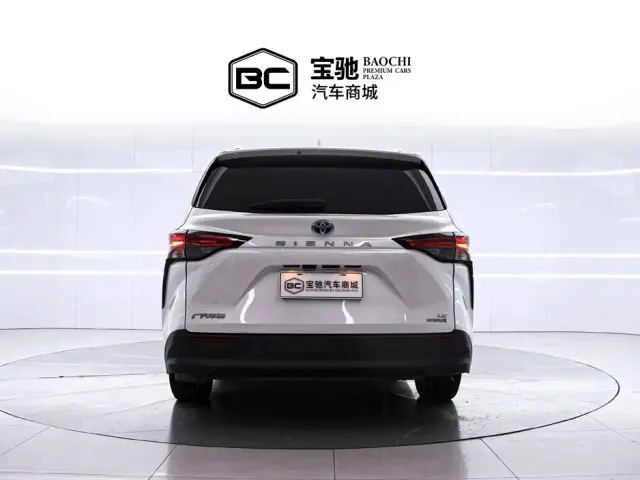 Toyota Sienna — Фото автомобиля 4