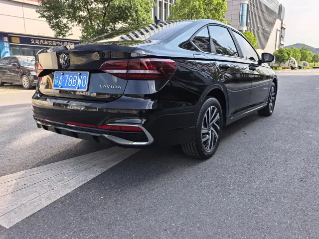 Volkswagen Lavida — Фото автомобиля 9