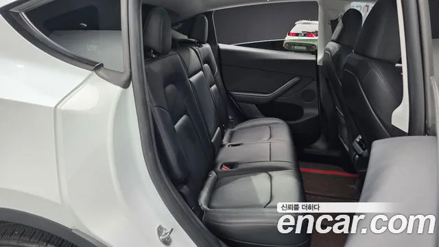 Tesla Model Y — Фото автомобиля 11