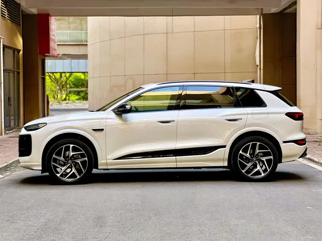 Audi Q6L e-tron — Фото автомобиля 4