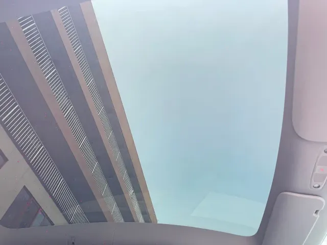 Tesla Model Y — Фото автомобиля 24