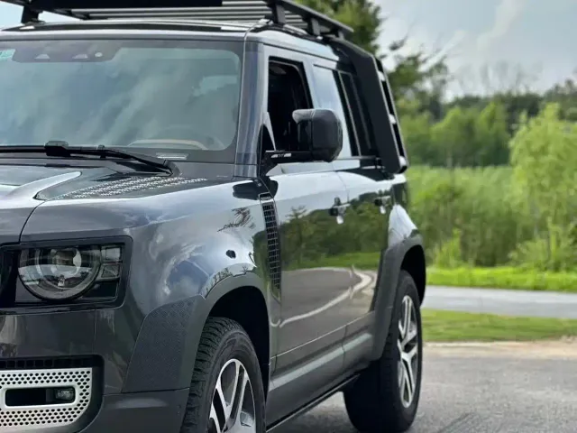 Land Rover Defender — Фото автомобиля 4