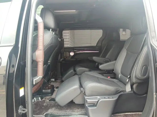 Toyota Sienna — Фото автомобиля 7