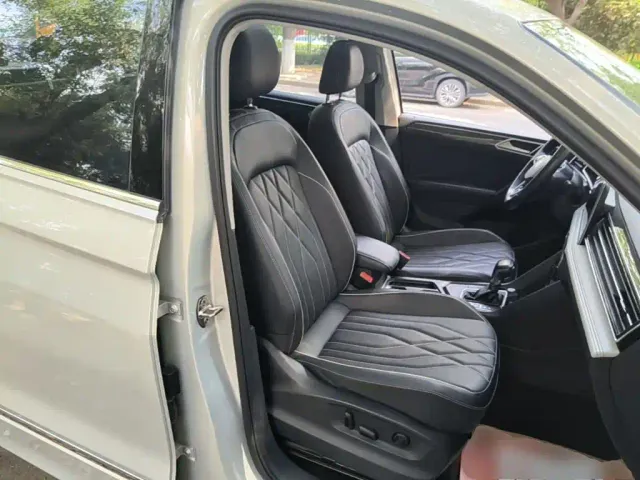 Volkswagen Tiguan L — Фото автомобиля 24