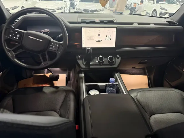 Land Rover Defender — Фото автомобиля 9