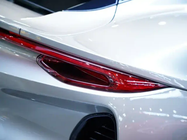 Lotus Emira — Фото автомобиля 9