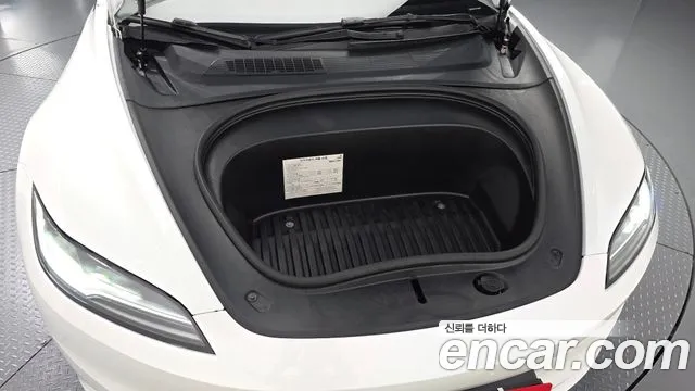 Tesla Model 3 — Фото автомобиля 6