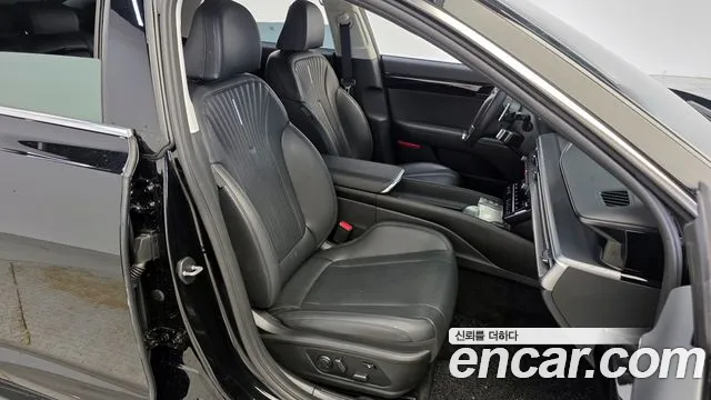 Hyundai Grandeur Grandeur (GN7) 2.5 Бензин 2WD — Фото автомобиля 26