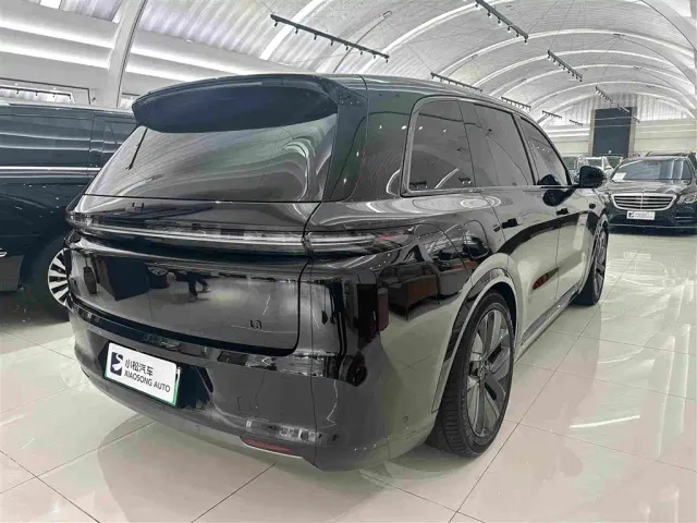 Li Auto L8 — Фото автомобиля 16