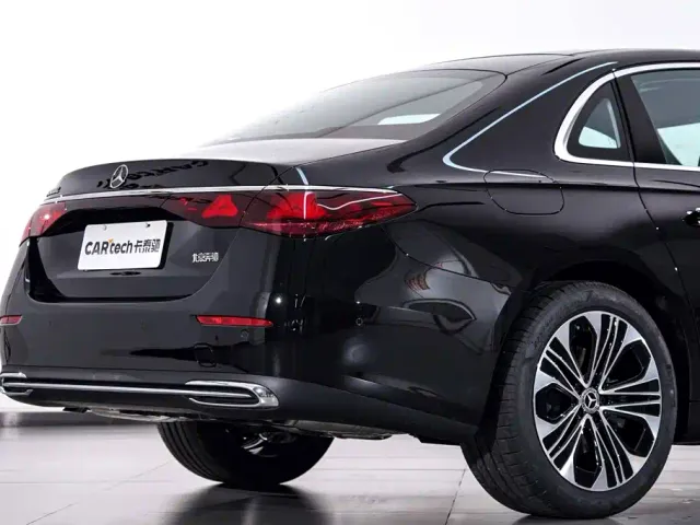 Mercedes-Benz E-Class — Фото автомобиля 8