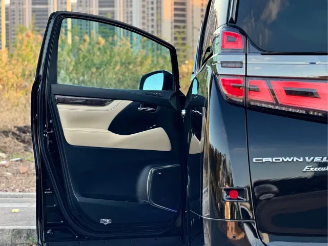 Toyota Vellfire — Фото автомобиля 7