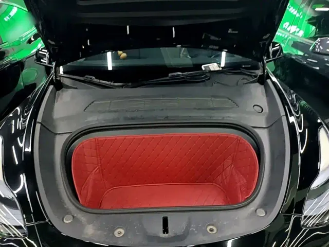Tesla Model Y — Фото автомобиля 19