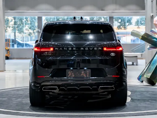 Land Rover Range Rover Sport — Фото автомобиля 3