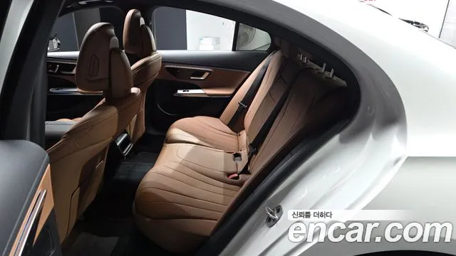 Mercedes-Benz E-Class — Фото автомобиля 25