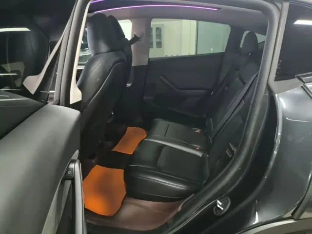 Tesla Model Y — Фото автомобиля 16