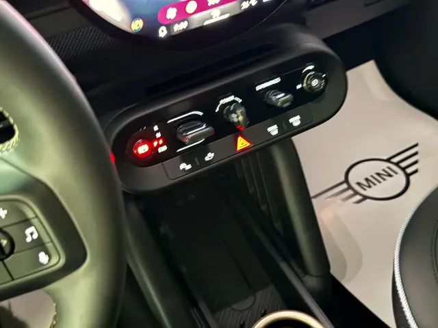 MINI Electric MINI ACEMAN — Фото автомобиля 12