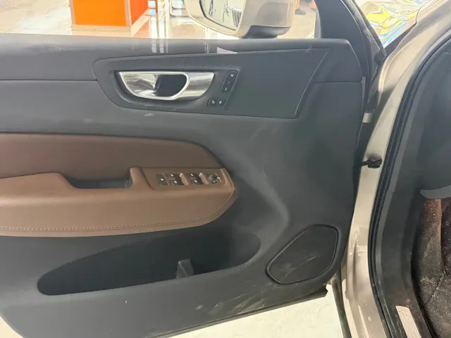 Volvo XC60 — Фото автомобиля 4