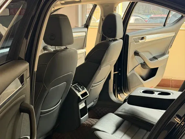 Skoda Superb — Фото автомобиля 12