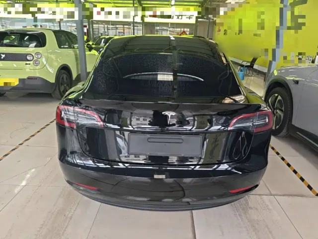 Tesla Model 3 — Фото автомобиля 5