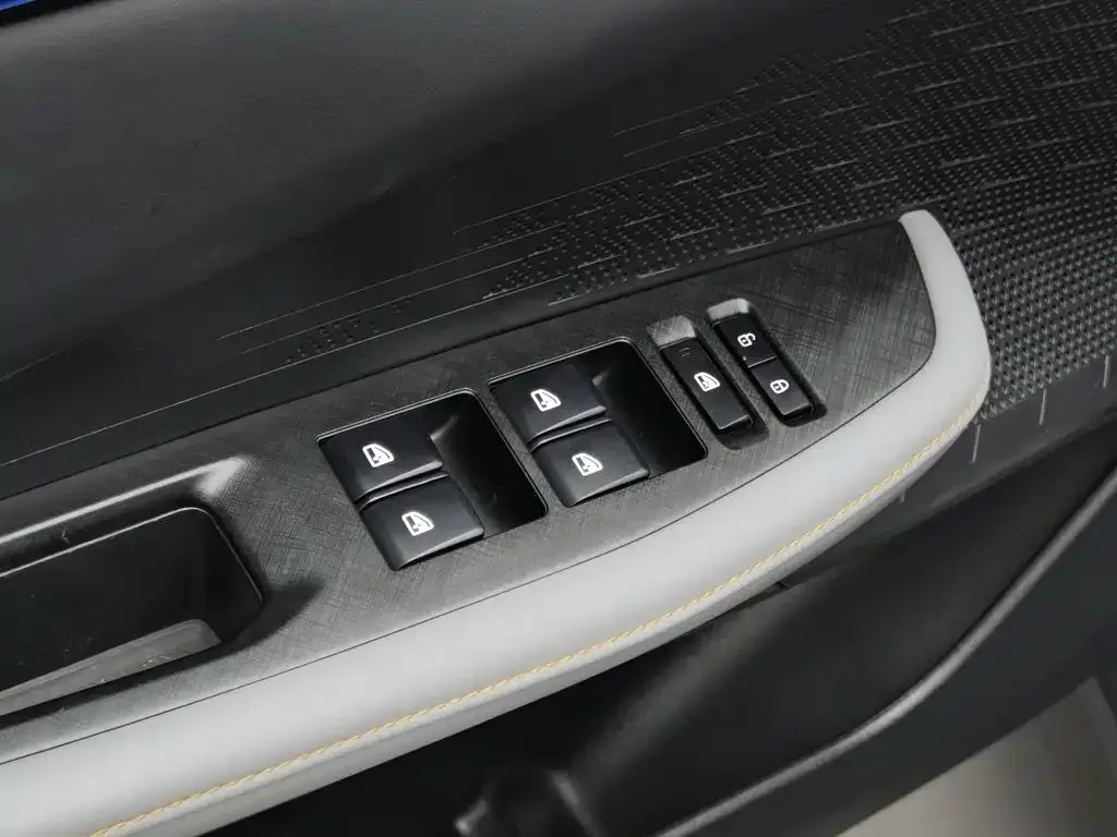 Changan Changan UNI-V 2022 1.5T Premium Model — Фото автомобиля 9