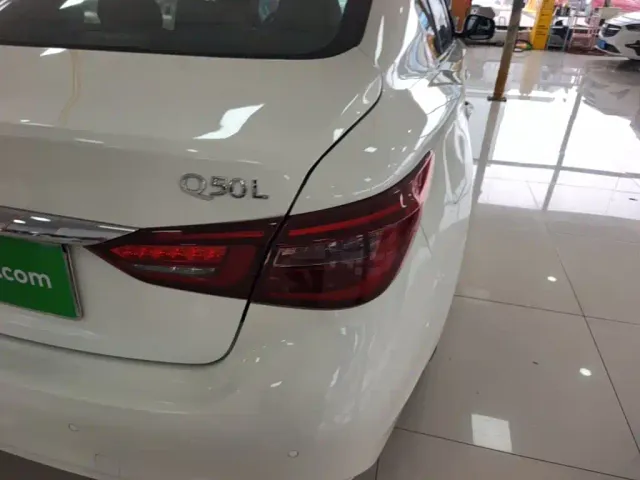 Infiniti Q50L — Фото автомобиля 7