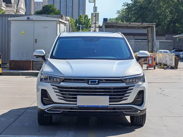 Bestune T77 — Фото автомобиля 2