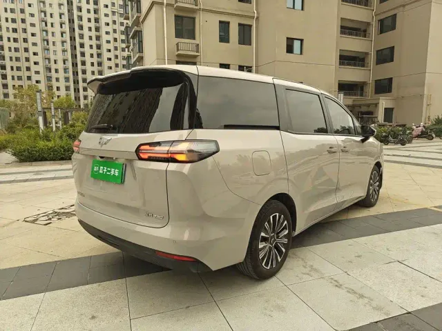 Wuling Starlight 730 — Фото автомобиля 6
