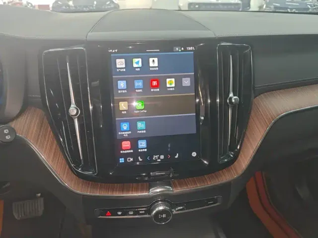 Volvo XC60 — Фото автомобиля 12