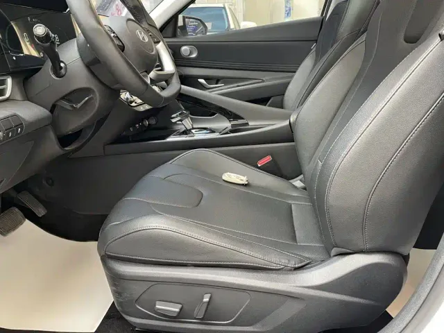 Hyundai Elantra — Фото автомобиля 11