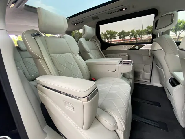 Volvo EM90 — Фото автомобиля 14