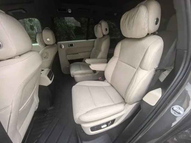 Li Auto L8 — Фото автомобиля 11