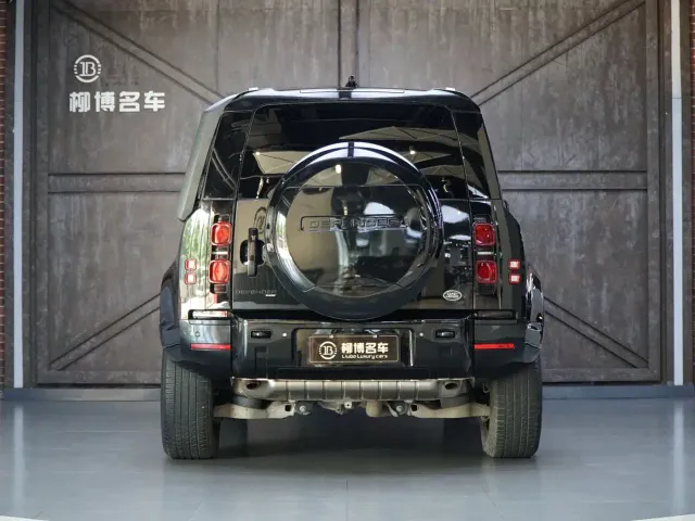 Land Rover Defender — Фото автомобиля 23