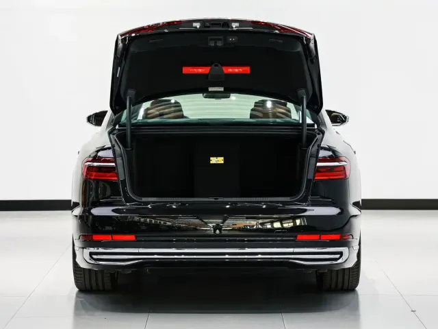 Audi A8 — Фото автомобиля 15