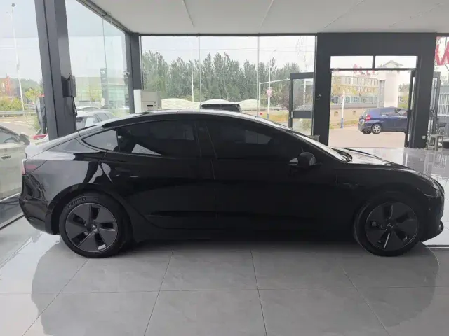 Tesla Model 3 — Фото автомобиля 6