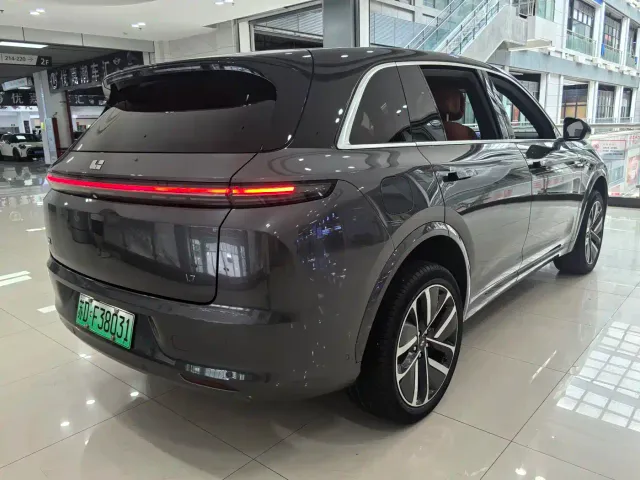 Li Auto L7 — Фото автомобиля 16