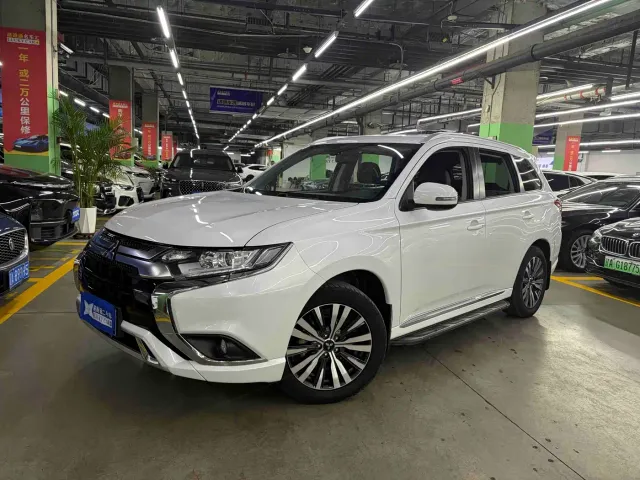 Фотография автомобиля — Mitsubishi Outlander