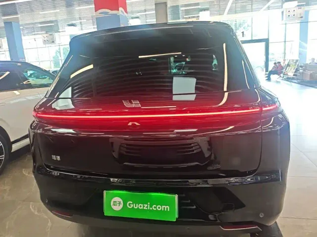 Li Auto L8 — Фото автомобиля 5