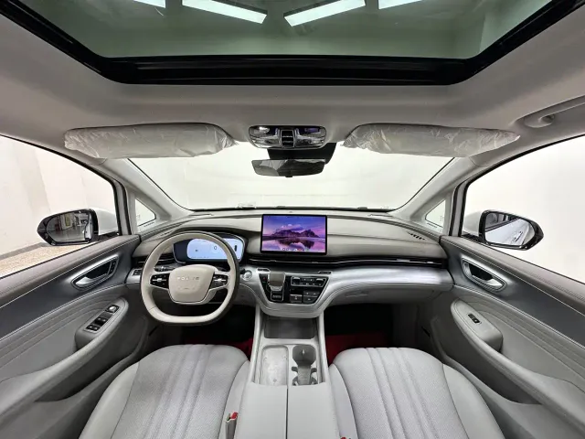 Roewe iMAX8 — Фото автомобиля 22