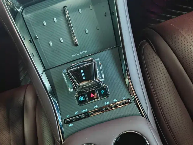 Denza Z9GT — Фото автомобиля 19