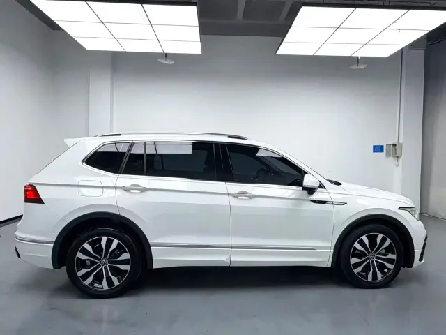 Volkswagen Tiguan L — Фото автомобиля 17