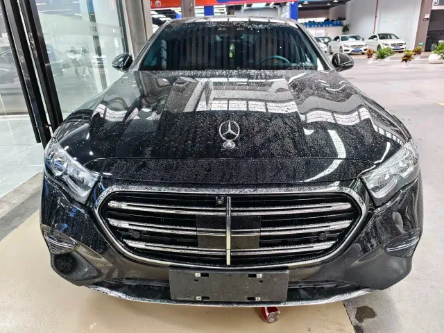 Mercedes-Benz E-Class — Фото автомобиля 2