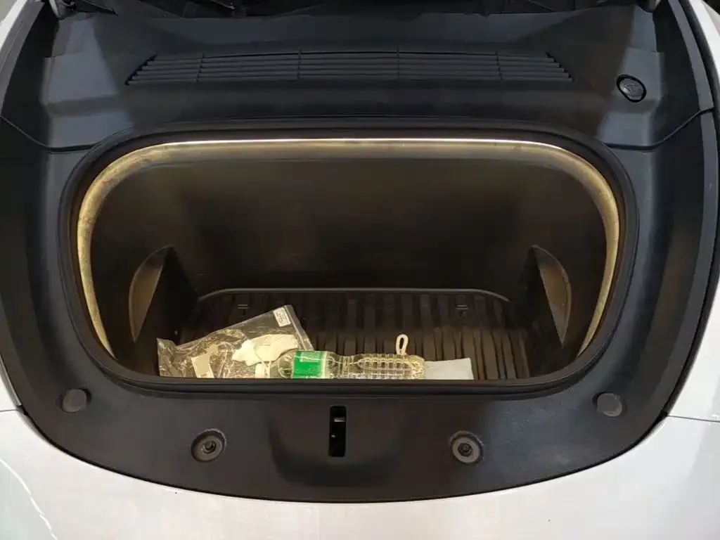 Tesla Model Y 2022 Rear-Wheel Drive Version — Фото автомобиля 19