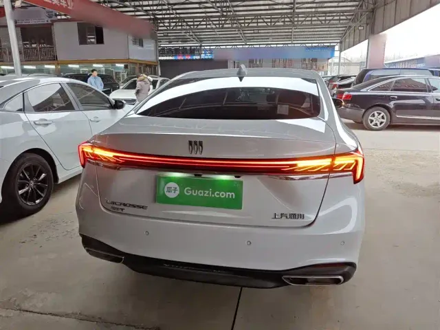 Buick LaCrosse — Фото автомобиля 3